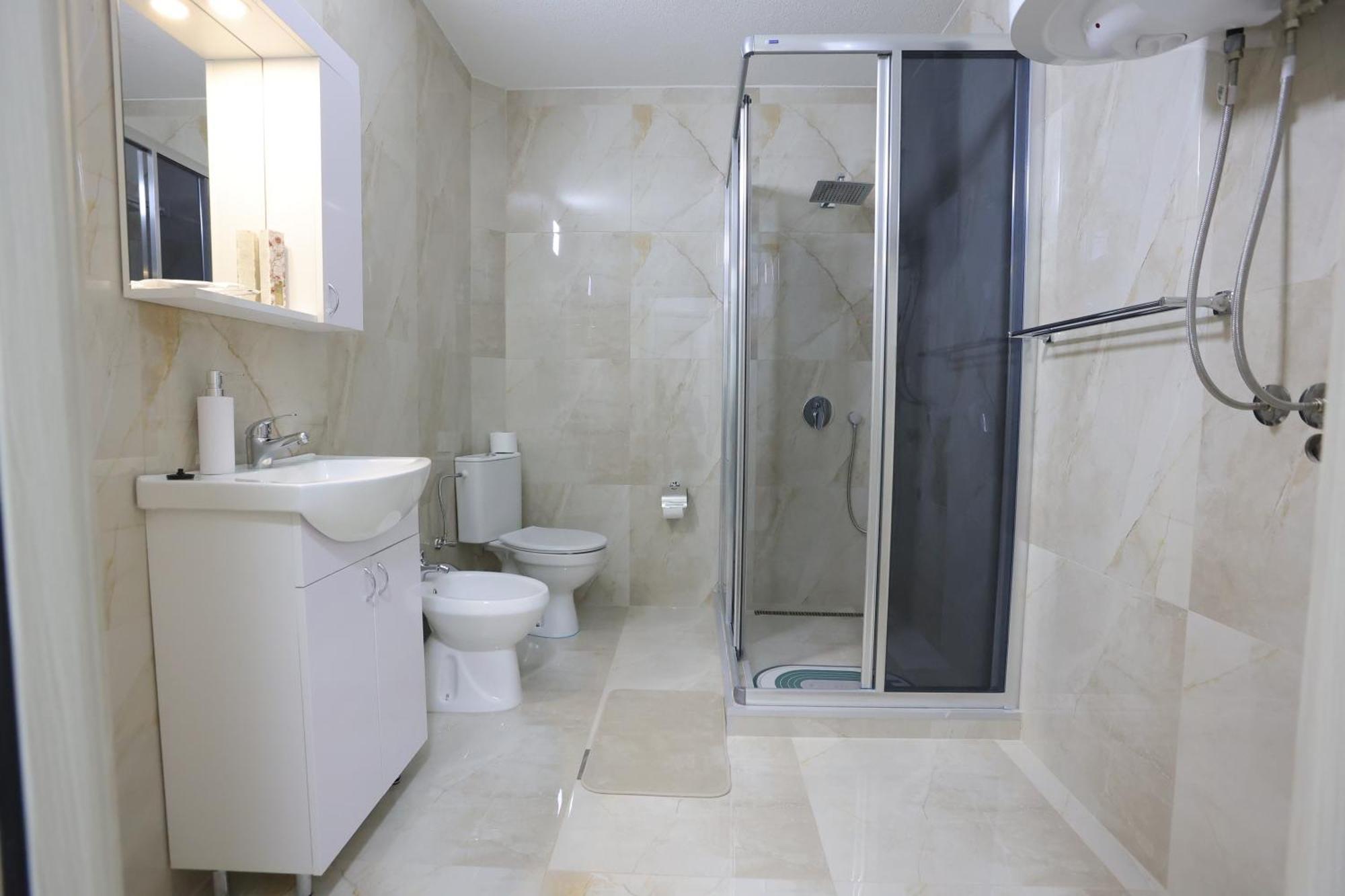 Ivan'S Guesthouse Paracin Bagian luar foto
