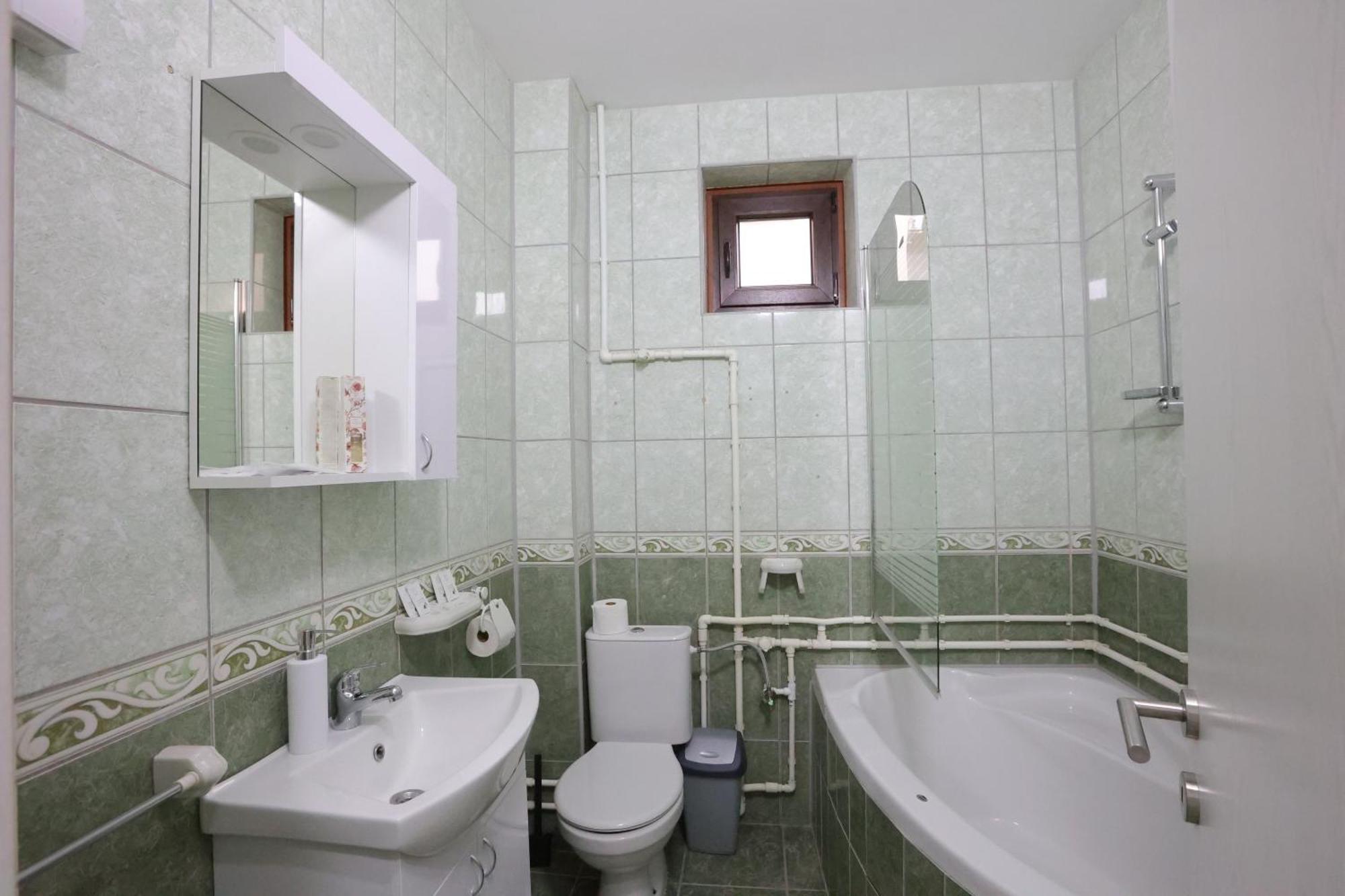 Ivan'S Guesthouse Paracin Bagian luar foto
