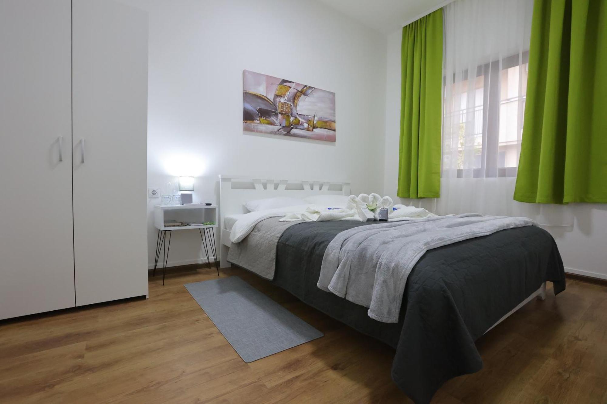 Ivan'S Guesthouse Paracin Bagian luar foto